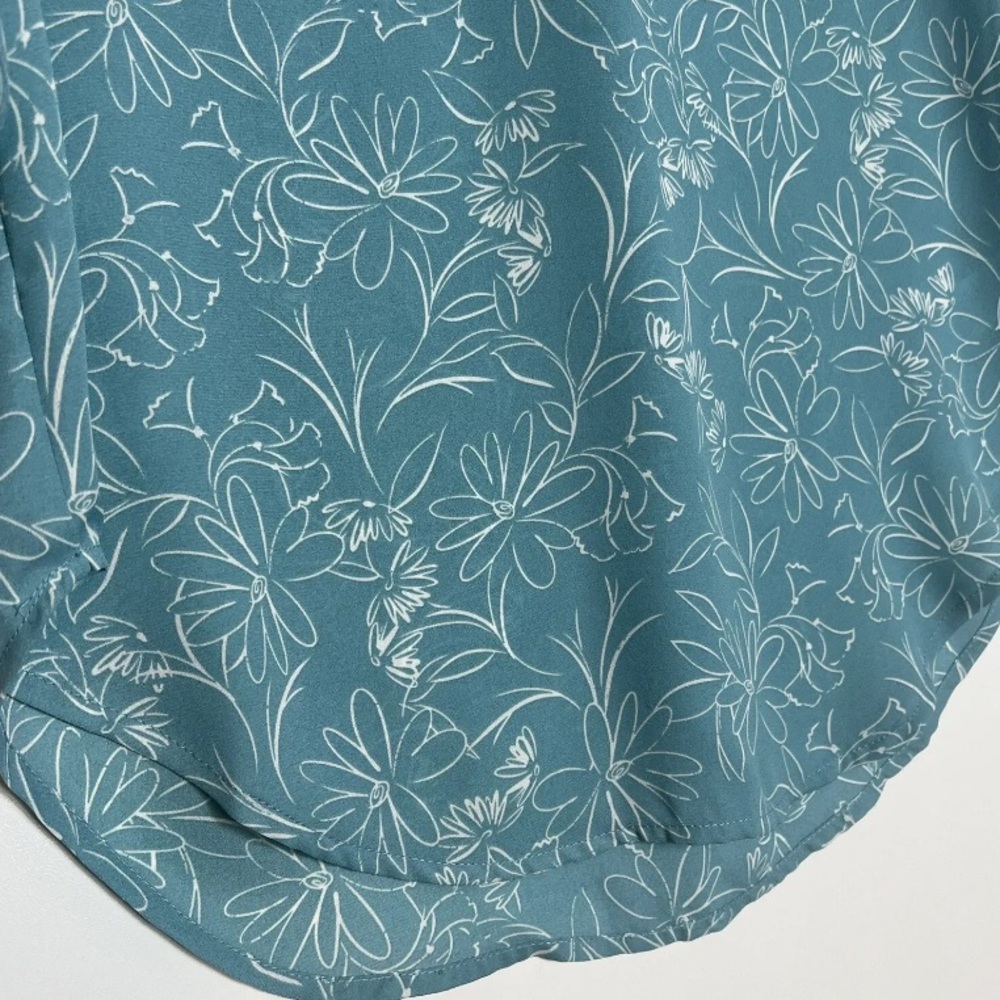 NWOT LUSH /STITCH FIX, Teal & Cream Floral Print Tab Sleeve Blouse, Sizes L & XL - Picture 5 of 5